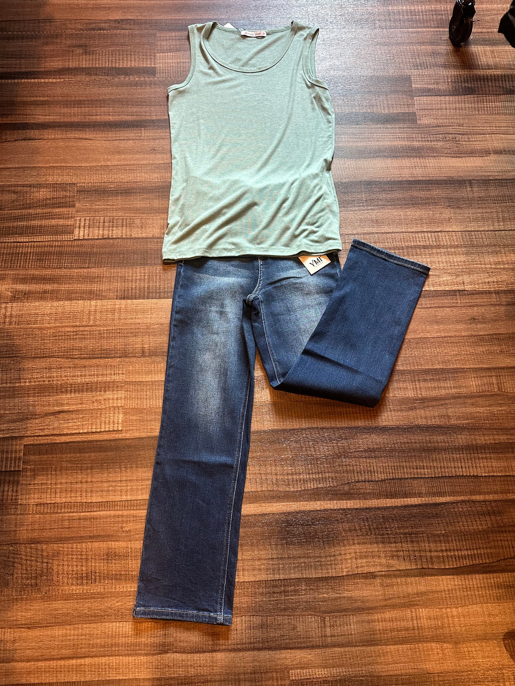 173Sage Green Tank Top Medium